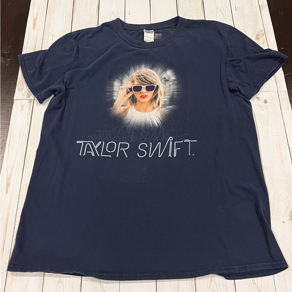 Taylor Swift 1989 Tour Shirt Size Small - Picture 1 of 9